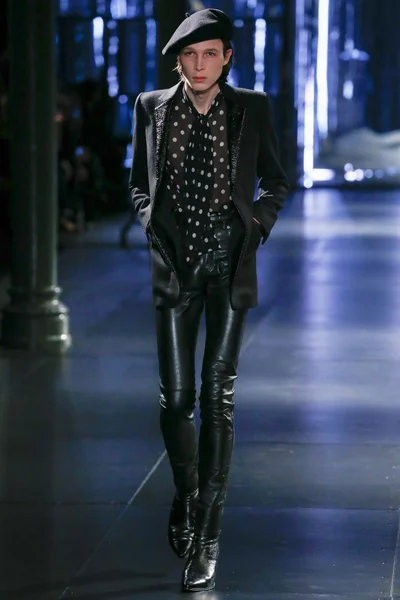 Look 10